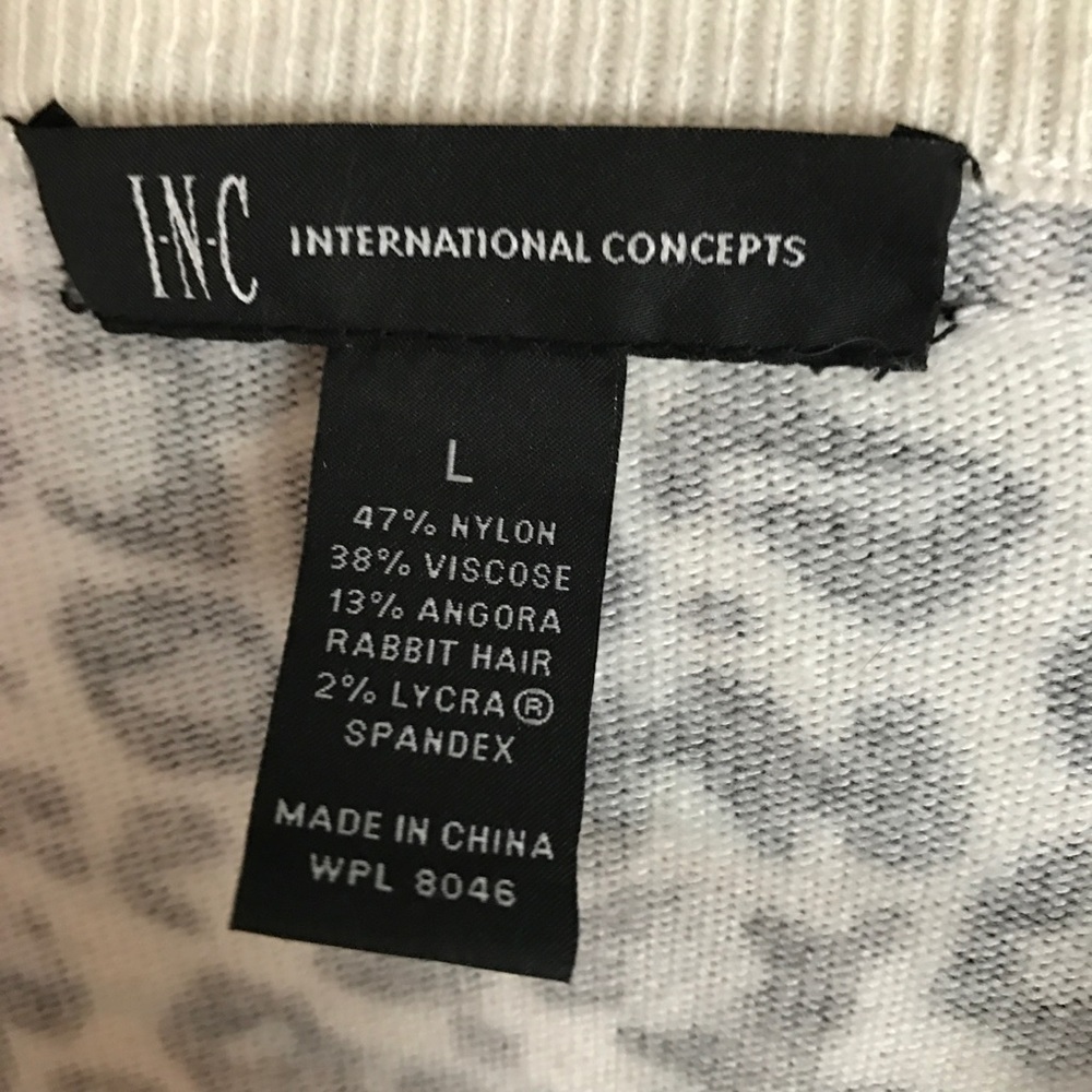 Sweater - Picture 3 of 4